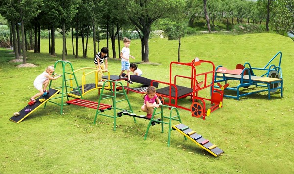 Oxygym Kletterparcours im Garten hinten