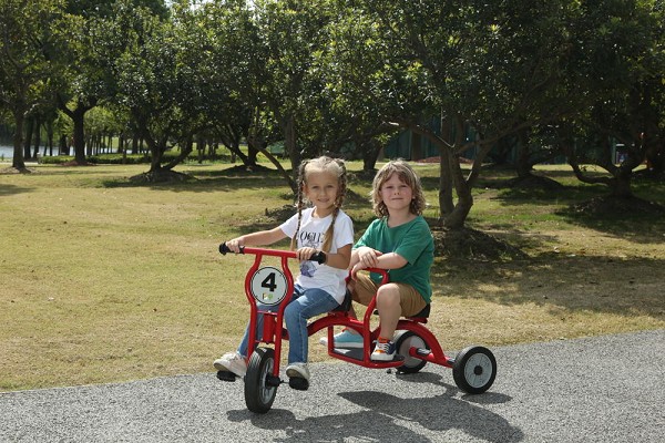 Dreirad Taxi Kinderbild rechts