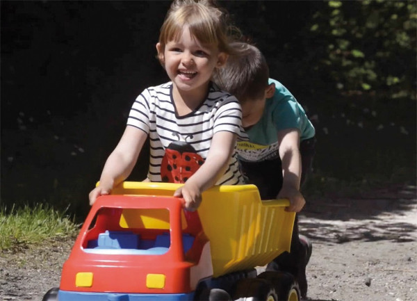 Riesen-Kipplastwagen hinten