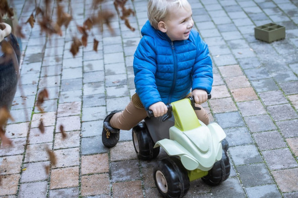 Geländewagen links