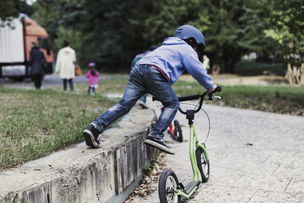 Kiga Roller Rot innen