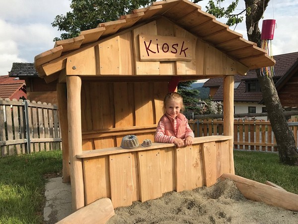 Spielhaus Kiosk hinten