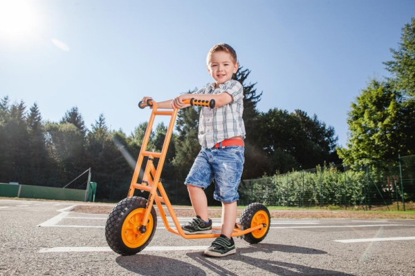 Roller Midi im Einsatz mit Kind unten