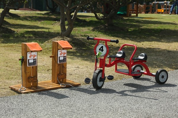 Outdoor Ladestation Trike tankt oben