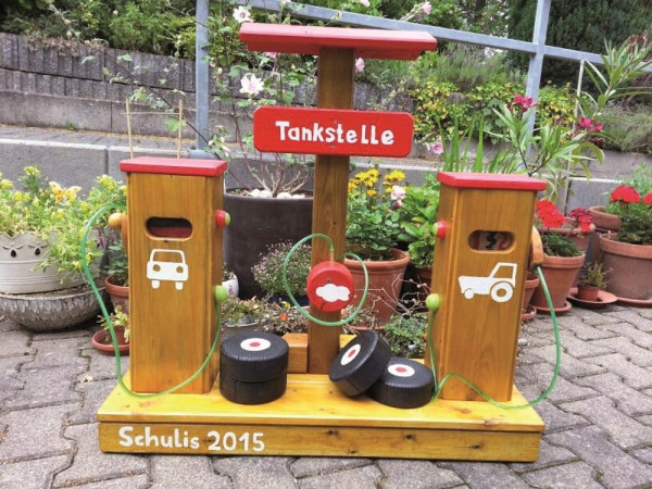 Tankstelle Outdoor Kiefer Gestaltungsbeispiel links