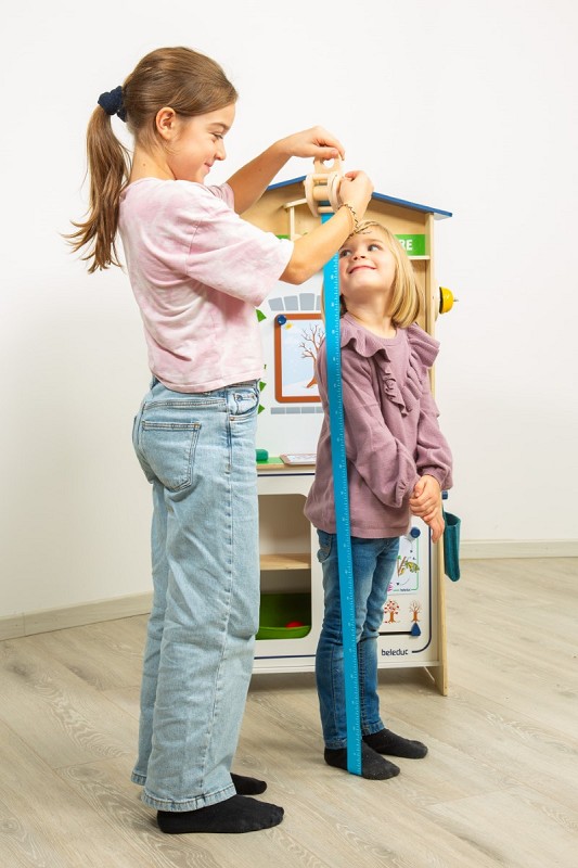 Interaktive Spielschule Kinder messen unten