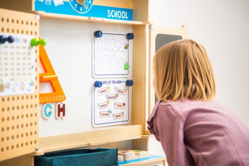 Interaktive Spielschule Detail Magnettafel innen