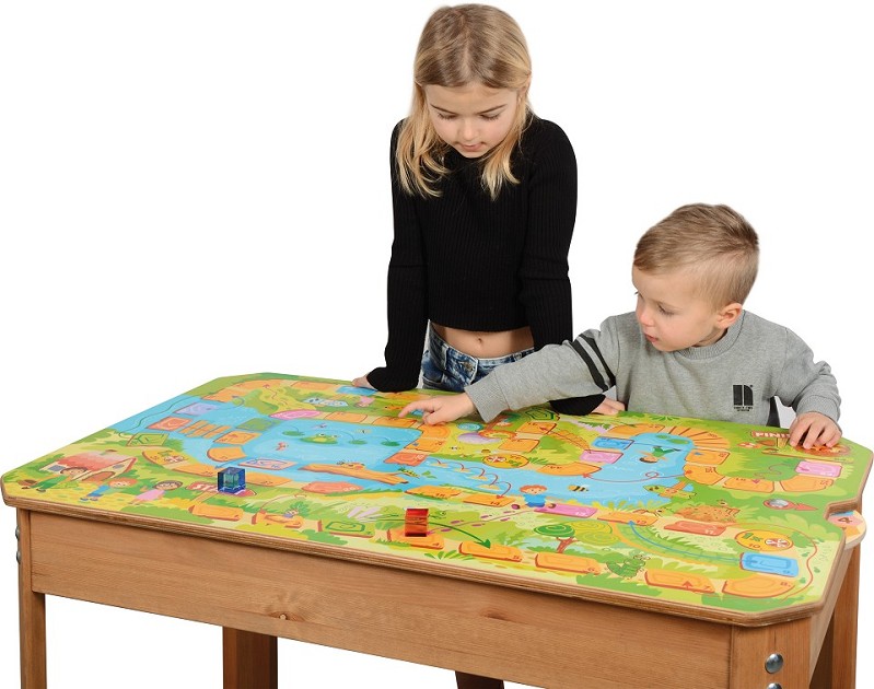 Spieltisch Abenteuer am Fluss links