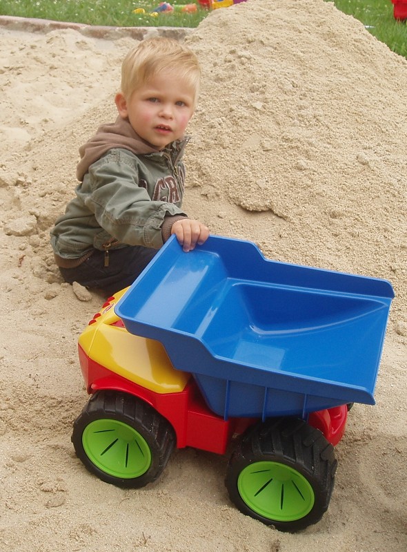 Kipplaster Kipper -Sandfahrzeug hinten