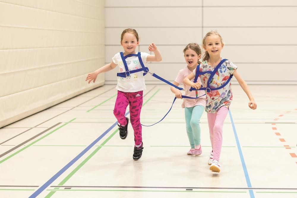 Laufleine Zweispaenner Kinder von vorn rechts